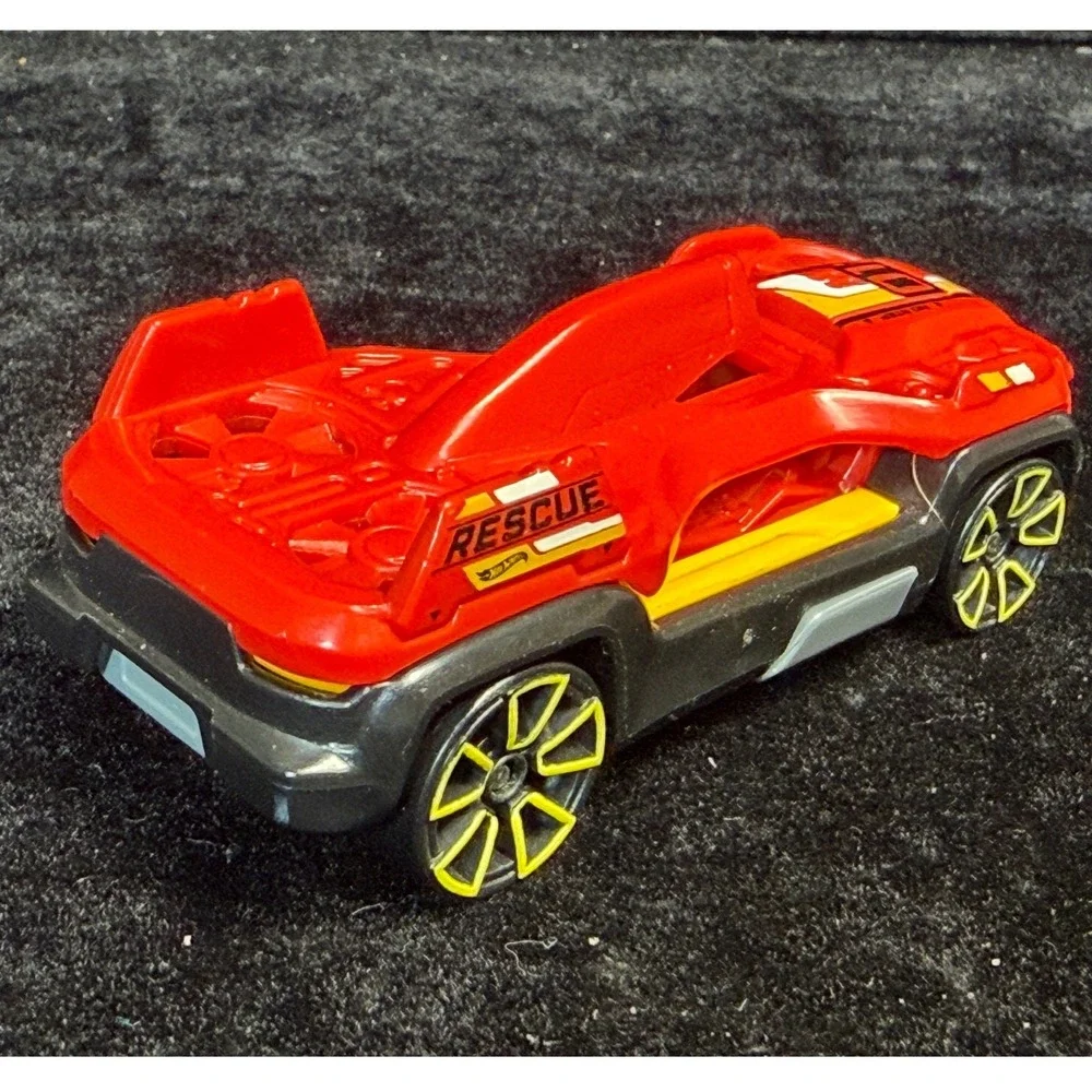 Hot Wheels-Drone Duty Rescue & Batman Arkham Knight Batmobile Camo Diecast Lot